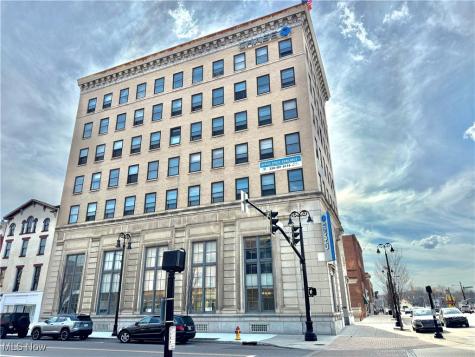 11 Lincoln Way W Massillon OH 44647