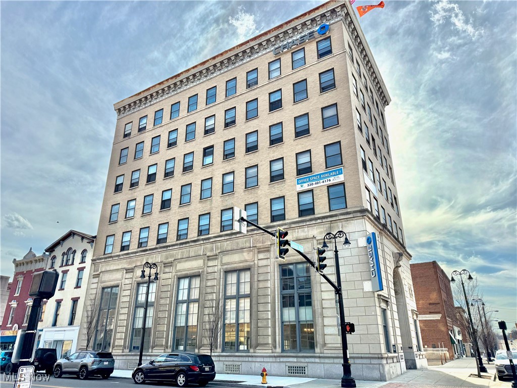 11 Lincoln Way W Massillon OH 44647