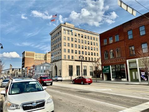 11 Lincoln Way W Massillon OH 44647