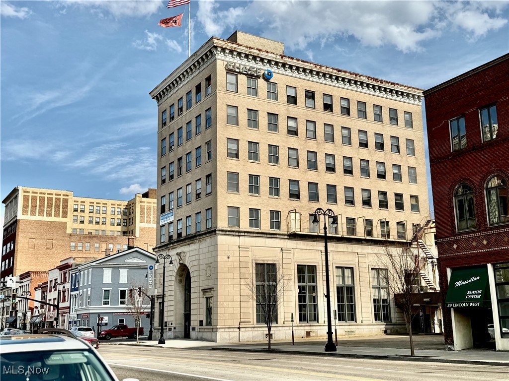 11 Lincoln Way W Massillon OH 44647