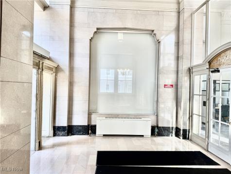 11 Lincoln Way W Massillon OH 44647