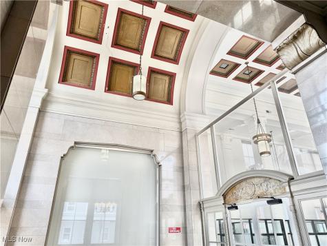 11 Lincoln Way W Massillon OH 44647