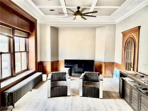 11 Lincoln Way W Massillon OH 44647