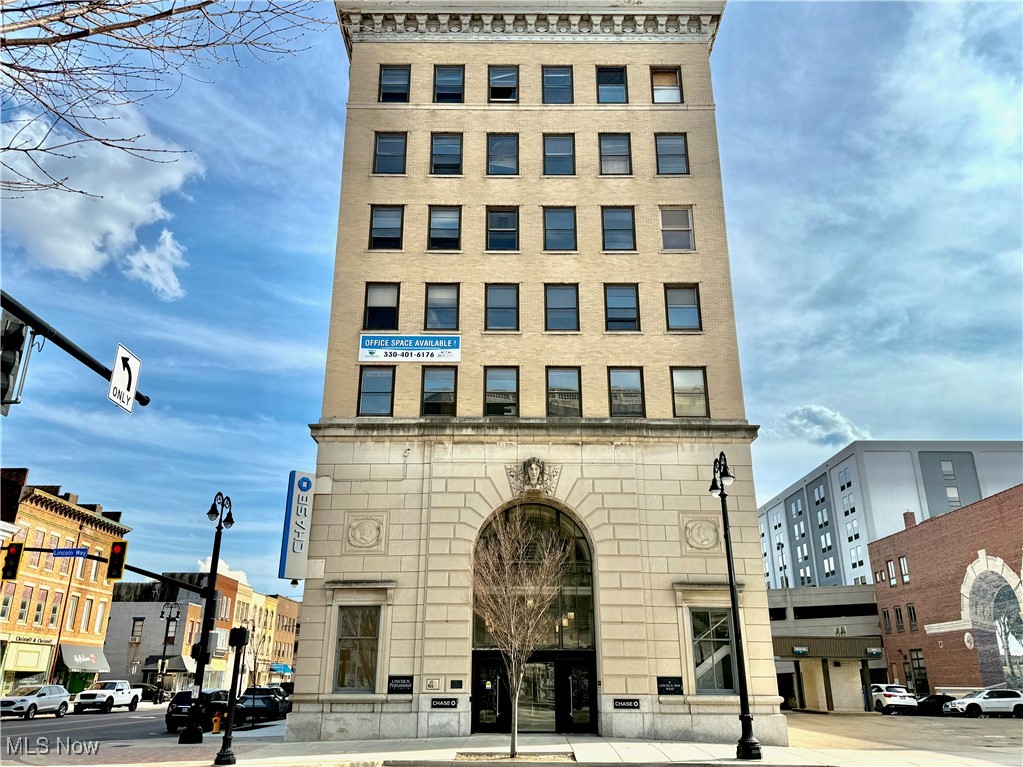 11 Lincoln Way W Massillon OH 44647