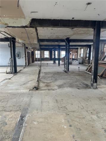 11 Lincoln Way W Massillon OH 44647