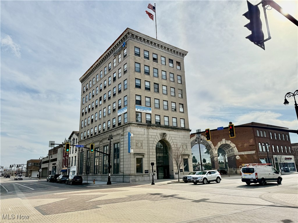 11 Lincoln Way W Massillon OH 44647