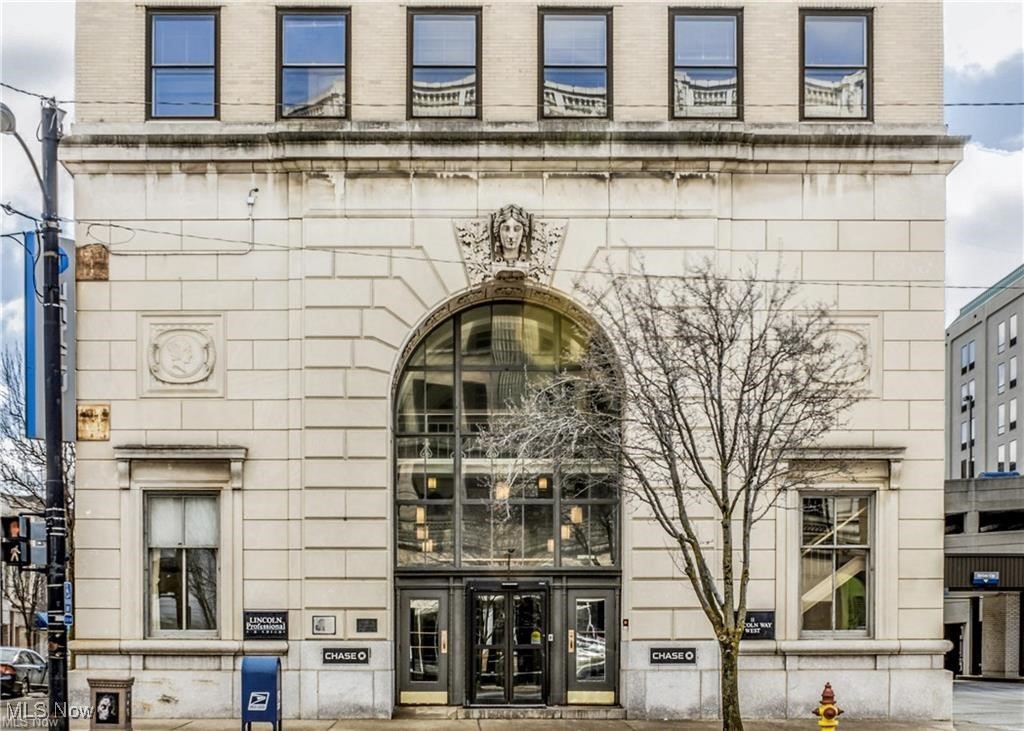 11 Lincoln Way W Massillon OH 44647