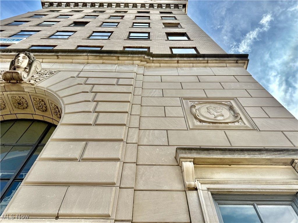 11 Lincoln Way W Massillon OH 44647