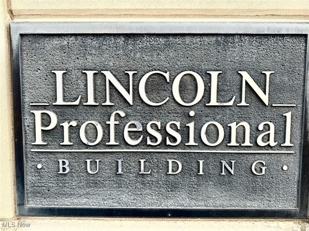 11 Lincoln Way W Massillon OH 44647