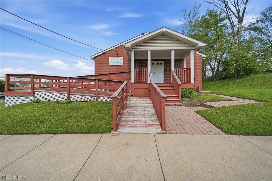 611 Hartford Avenue SE Canton OH 44707
