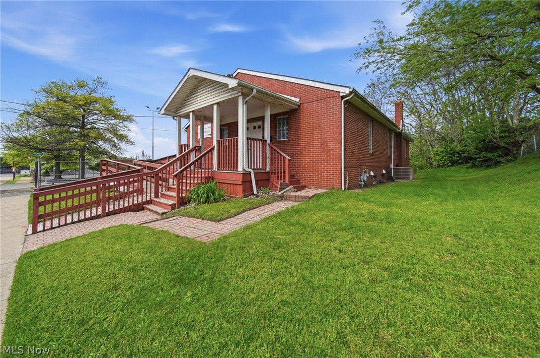 611 Hartford Avenue SE Canton OH 44707