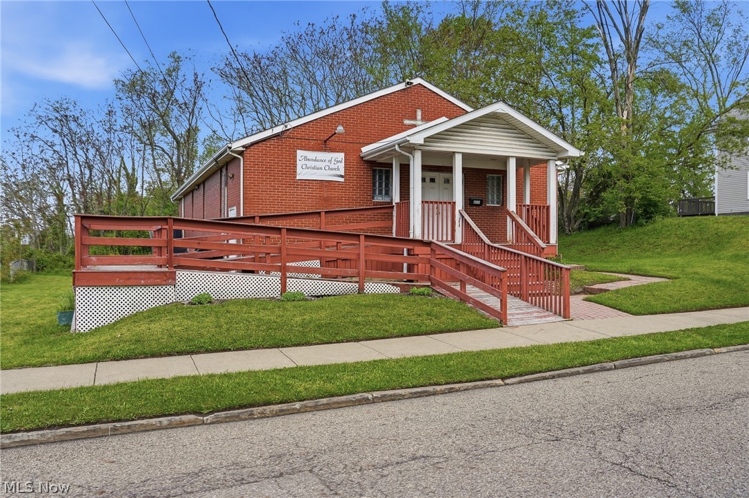 611 Hartford Avenue SE Canton OH 44707