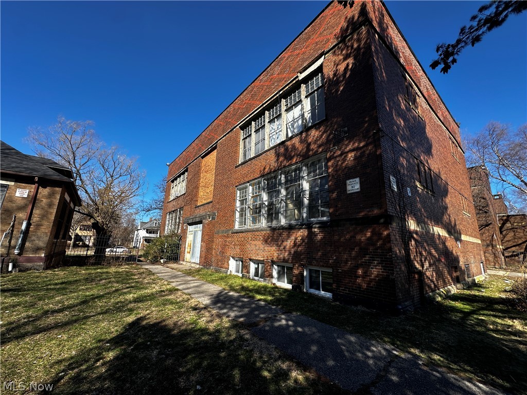 1075 E 74th Street Cleveland OH 44103