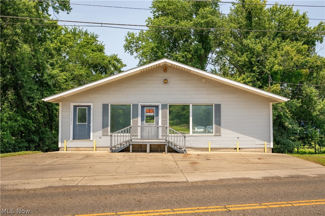 3249 Coral Road NW Malvern OH 44644