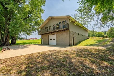3249 Coral Road NW Malvern OH 44644