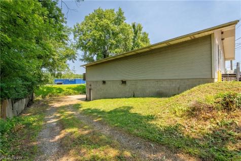 3249 Coral Road NW Malvern OH 44644