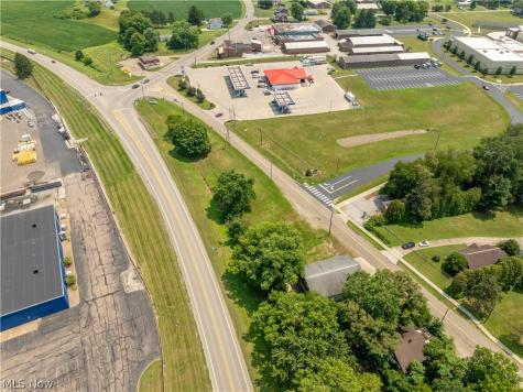 3249 Coral Road NW Malvern OH 44644