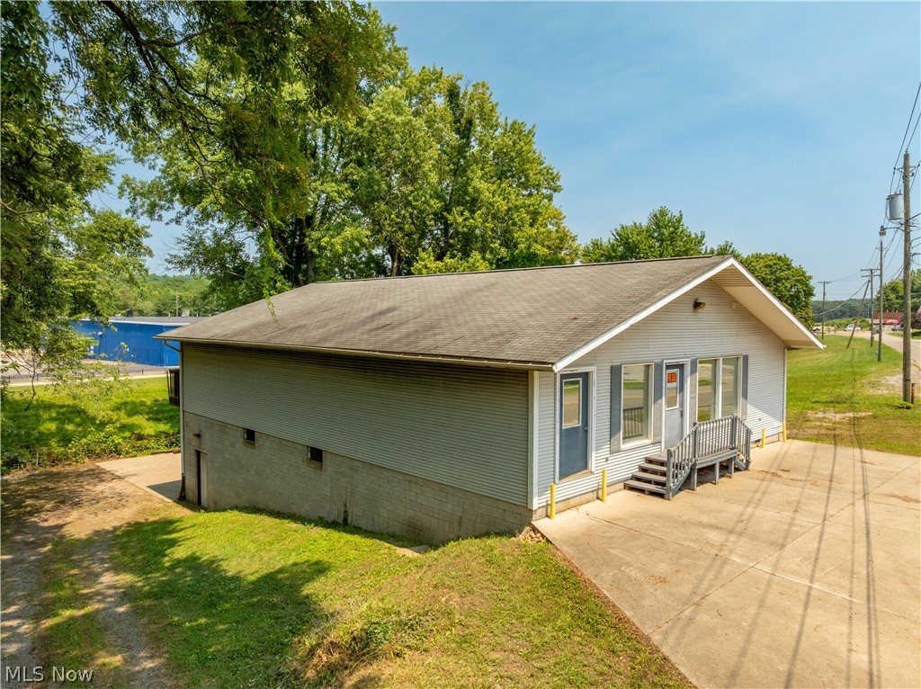 3249 Coral Road NW Malvern OH 44644