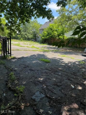 4105 E 114th Street E Cleveland OH 44105