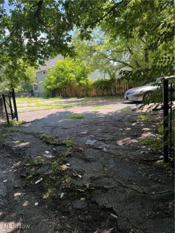 4105 E 114th Street E Cleveland OH 44105