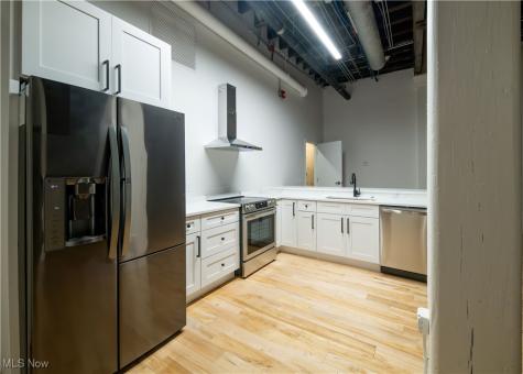 635 W Lakeside Avenue Cleveland OH 44113