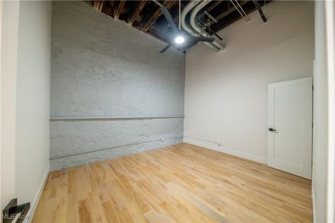 635 W Lakeside Avenue Cleveland OH 44113