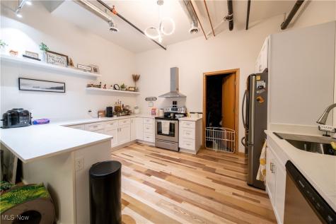 635 W Lakeside Avenue Cleveland OH 44113