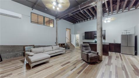 635 W Lakeside Avenue Cleveland OH 44113