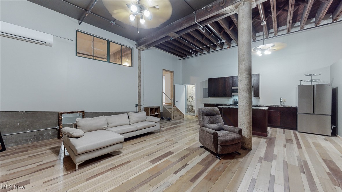 635 W Lakeside Avenue Cleveland OH 44113