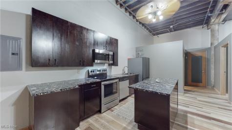 635 W Lakeside Avenue Cleveland OH 44113