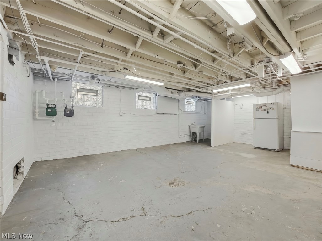 1214 E Market Street Warren OH 44483