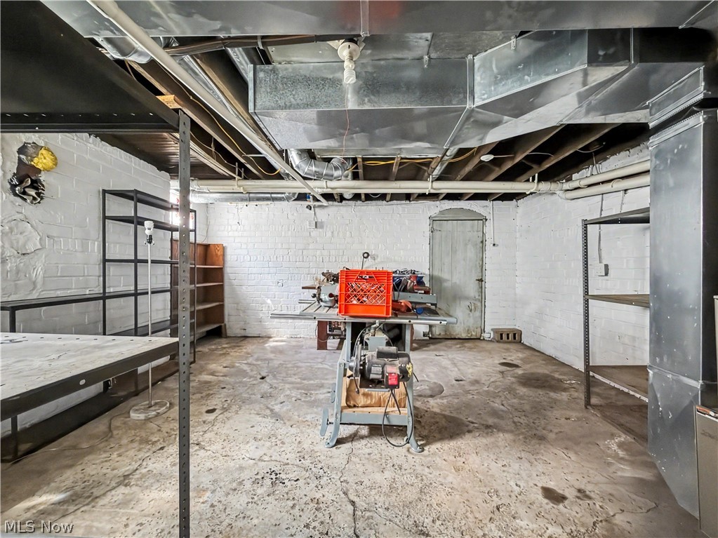 1214 E Market Street Warren OH 44483