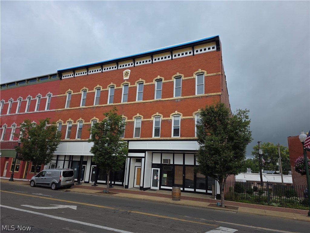 17 West Street Geneva OH 44041