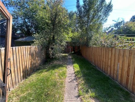 4309 Clinton Avenue Cleveland OH 44113