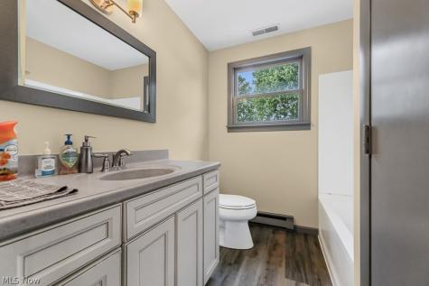 13390 Ravenna Avenue NE Hartville OH 44632
