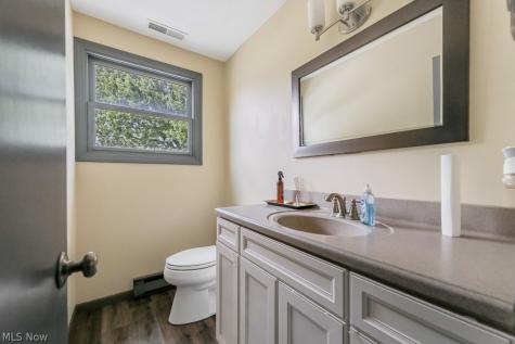 13390 Ravenna Avenue NE Hartville OH 44632