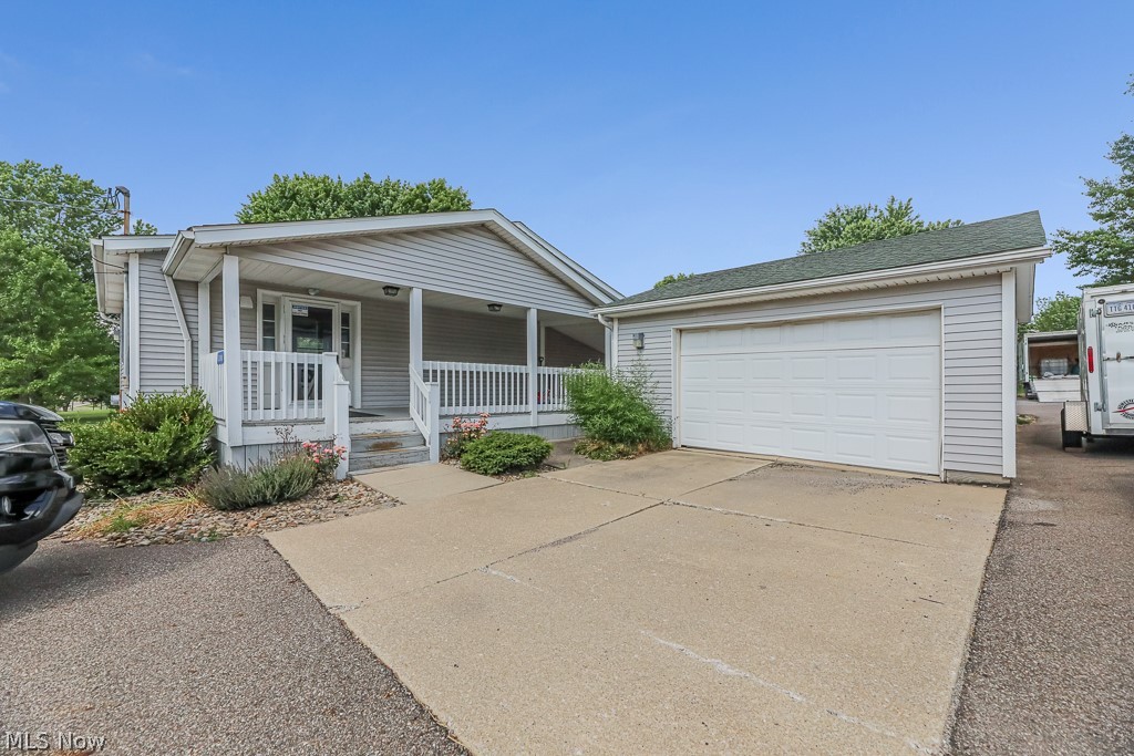 13390 Ravenna Avenue NE Hartville OH 44632