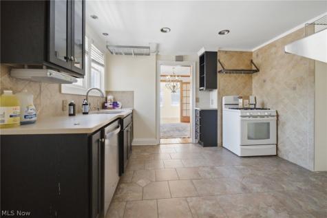 1415 Blossom Park Avenue Lakewood OH 44107