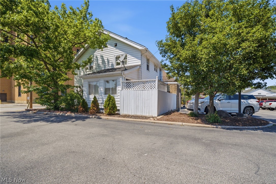 1415 Blossom Park Avenue Lakewood OH 44107