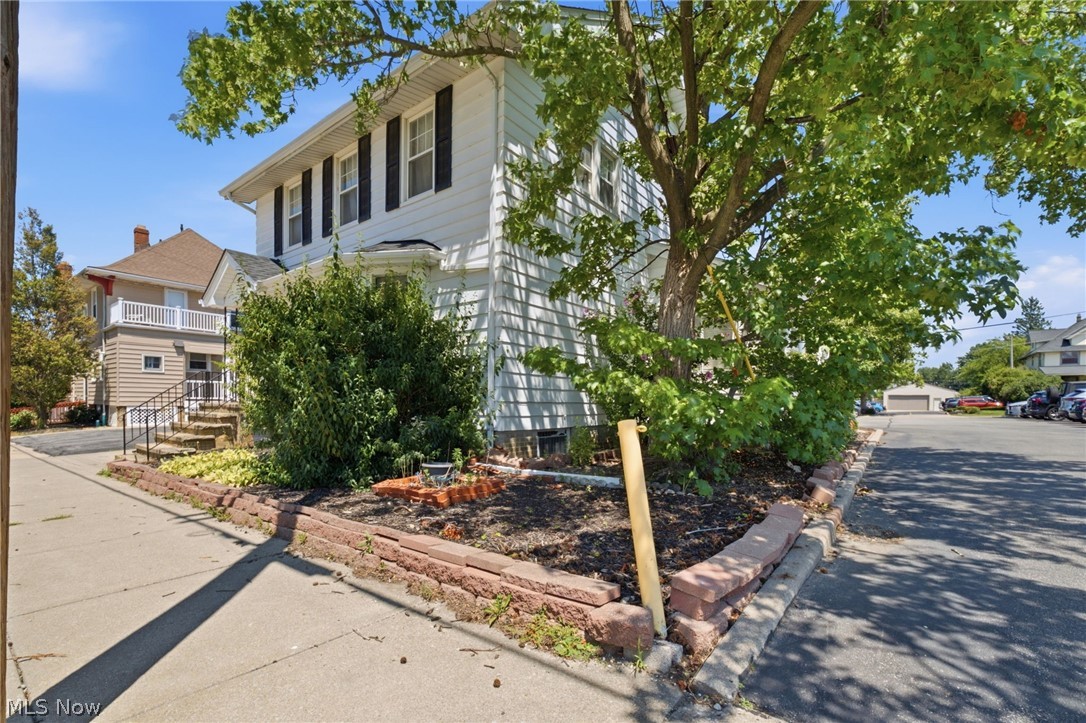 1415 Blossom Park Avenue Lakewood OH 44107