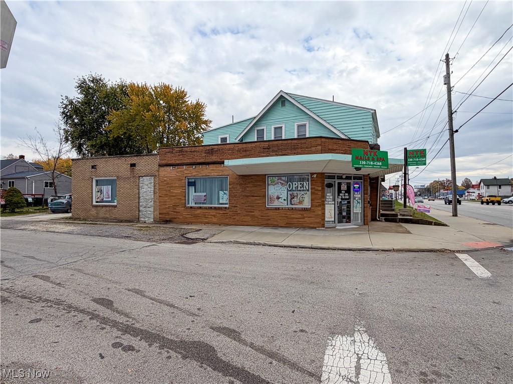 2405 Youngstown Road SE Warren OH 44484