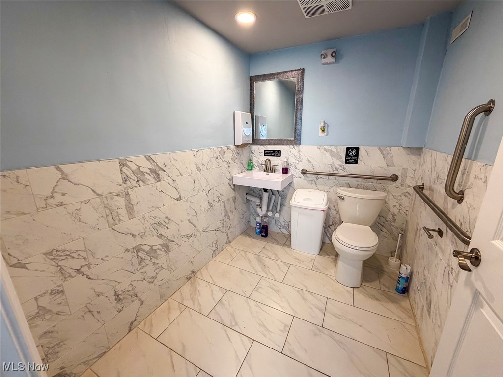2405 Youngstown Road SE Warren OH 44484