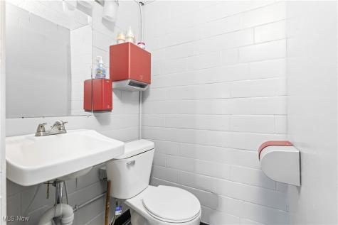 1494 Waterloo Road Barberton OH 44203