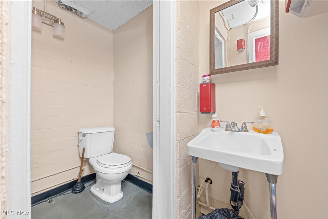 1494 Waterloo Road Barberton OH 44203