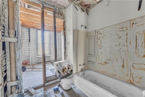 6113 Saint Clair Avenue Cleveland OH 44103