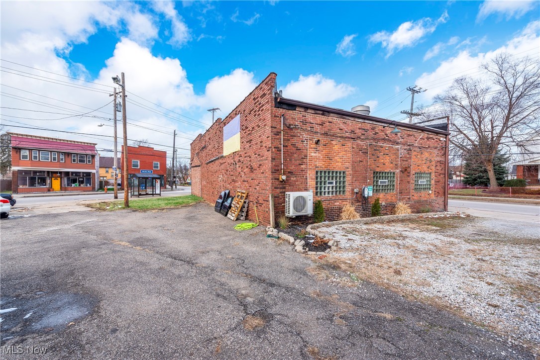 2030 Broadview Road Cleveland OH 44109