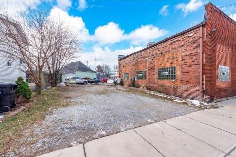 2030 Broadview Road Cleveland OH 44109