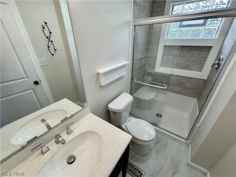 246 5th Street NW Barberton OH 44203