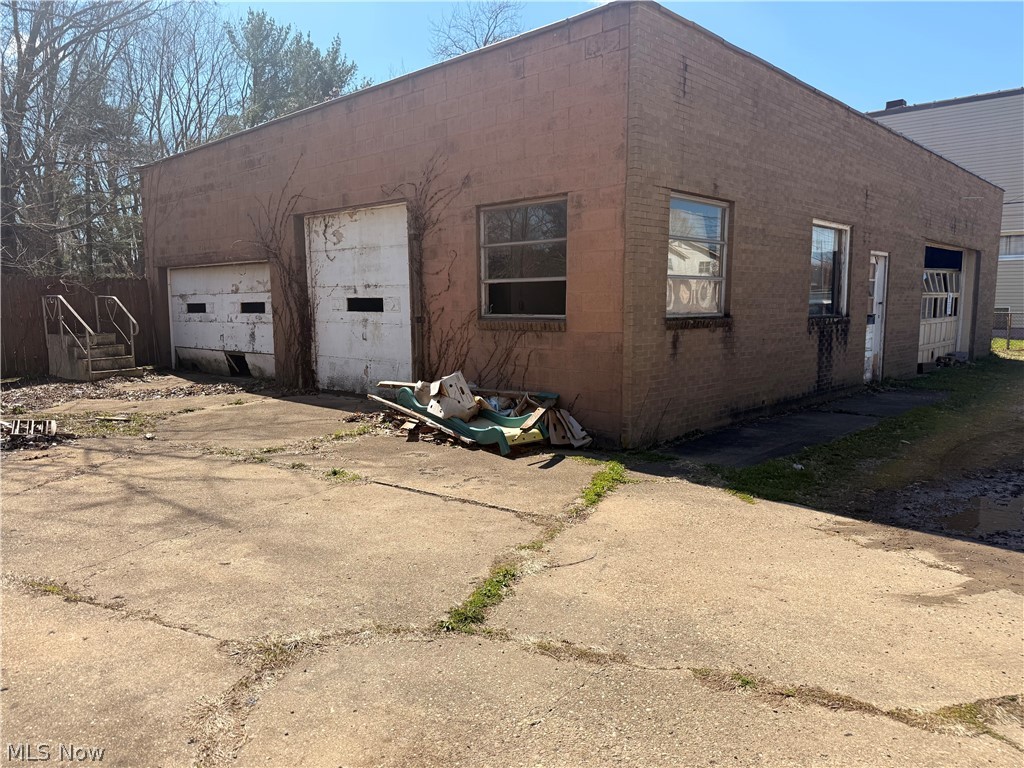 212 Trenton Avenue Uhrichsville OH 44683
