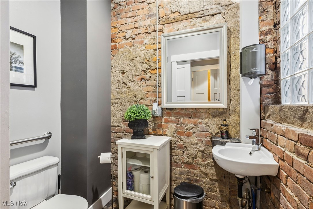 801 Literary Road Cleveland OH 44113